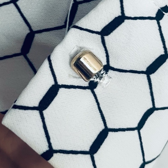 Reserved White and Black Patterned Blouse - Picture 4 of 4